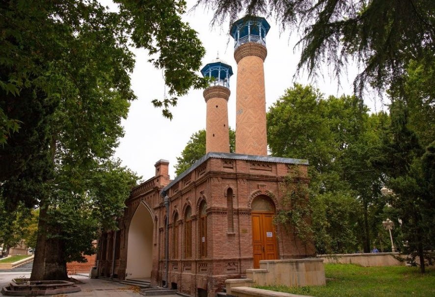 Ganja Gate &amp; Shah Abbas Mosque, Ganja, Azerbaijan